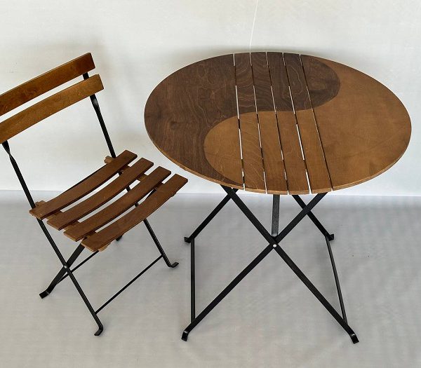 میز گرد دو نفره و صندلی قوس دار تاشو